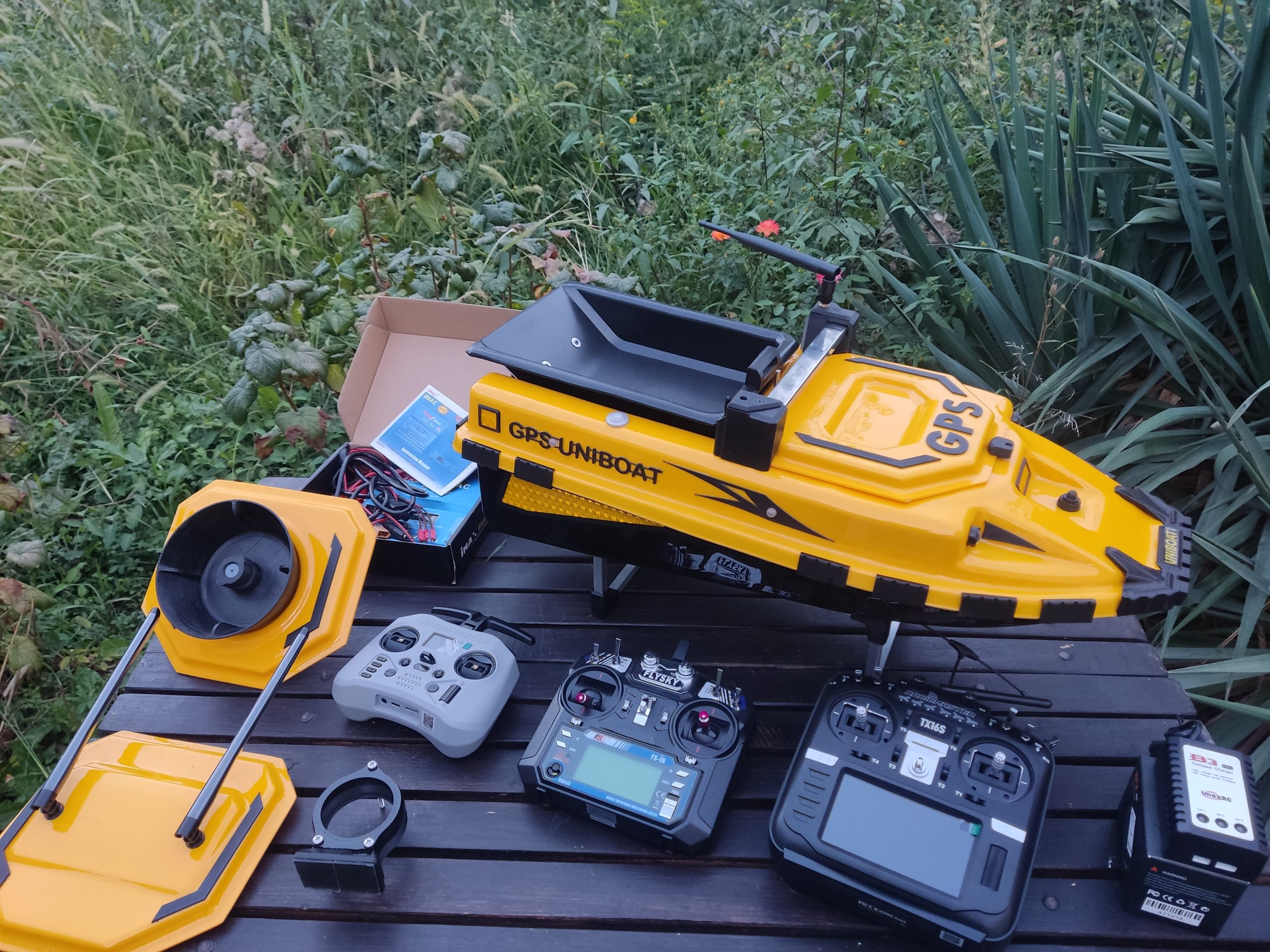 Кораблик UNIBOAT