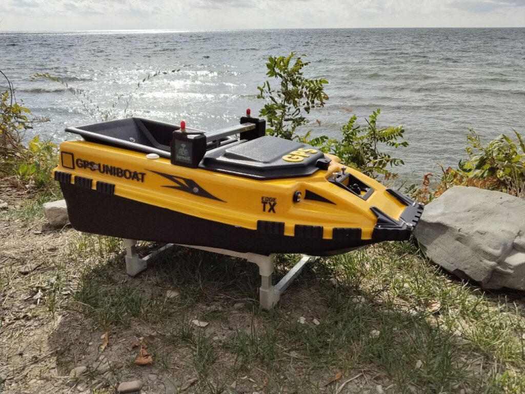 Прикормочный сканирующий кораблик UNIBOAT с автопилотом (ABS)
